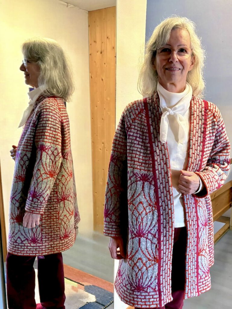 Lotus Mantel gestrickt von Hermine.